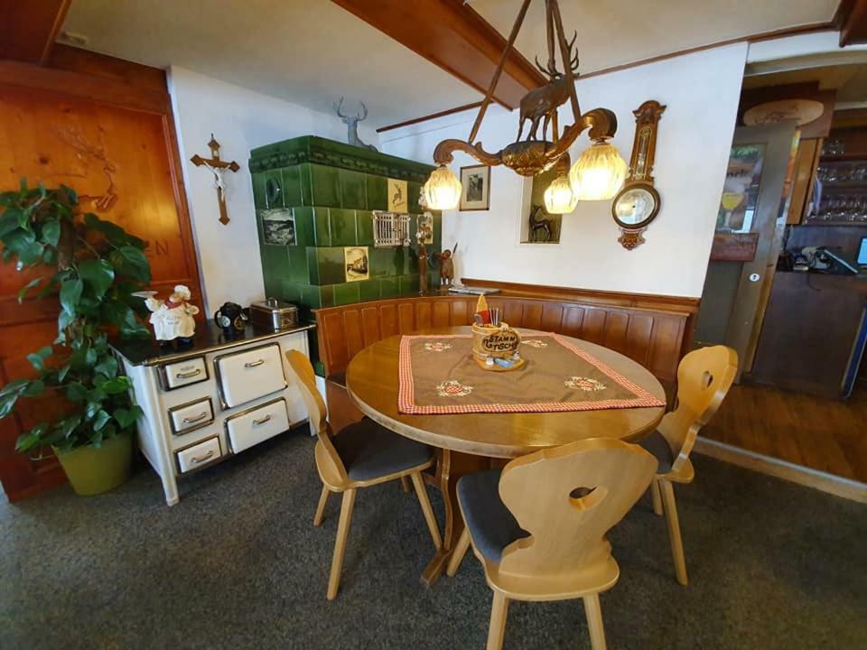 Gasthaus Zum Hirschen Фуртванген Экстерьер фото