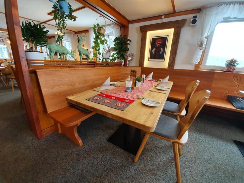Gasthaus Zum Hirschen Фуртванген Экстерьер фото