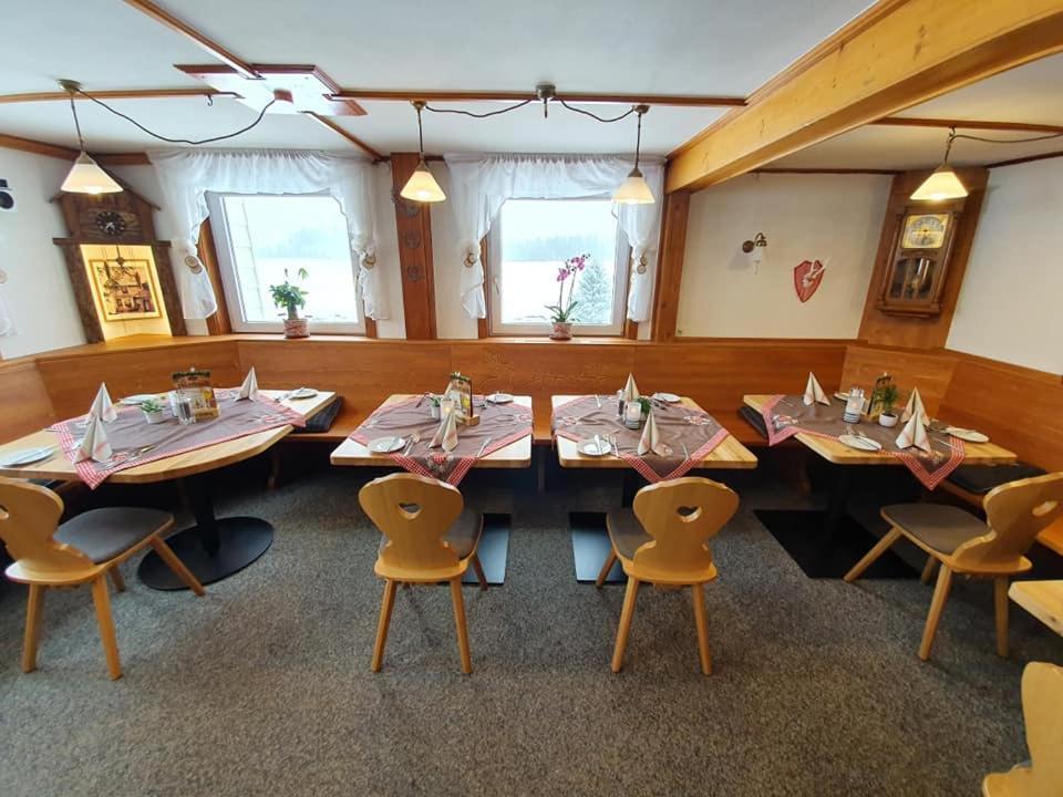 Gasthaus Zum Hirschen Фуртванген Экстерьер фото